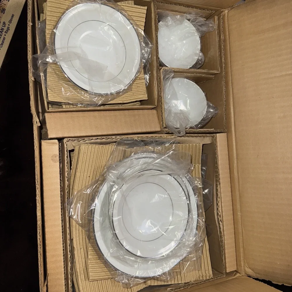 Celebrity Fine China‎ Wedding Band Dinner Set For 4, 1950s Vintage Dish Set 24